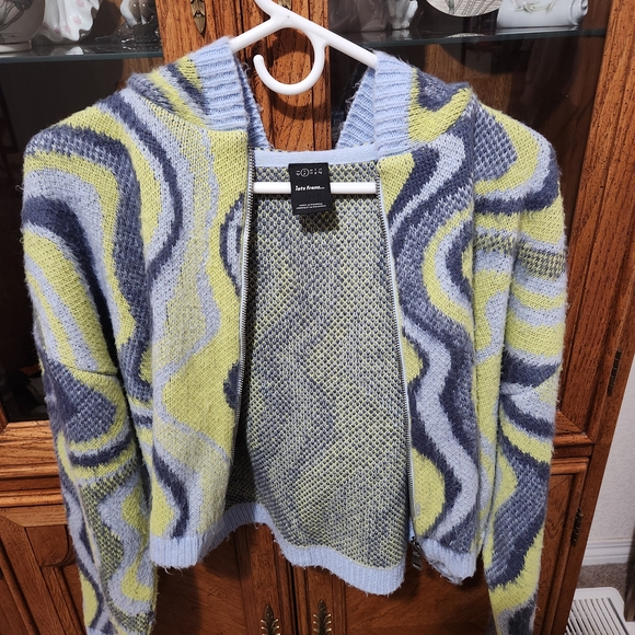 Wave Pattern Zip-Up Cardigan - Picture 3 of 4